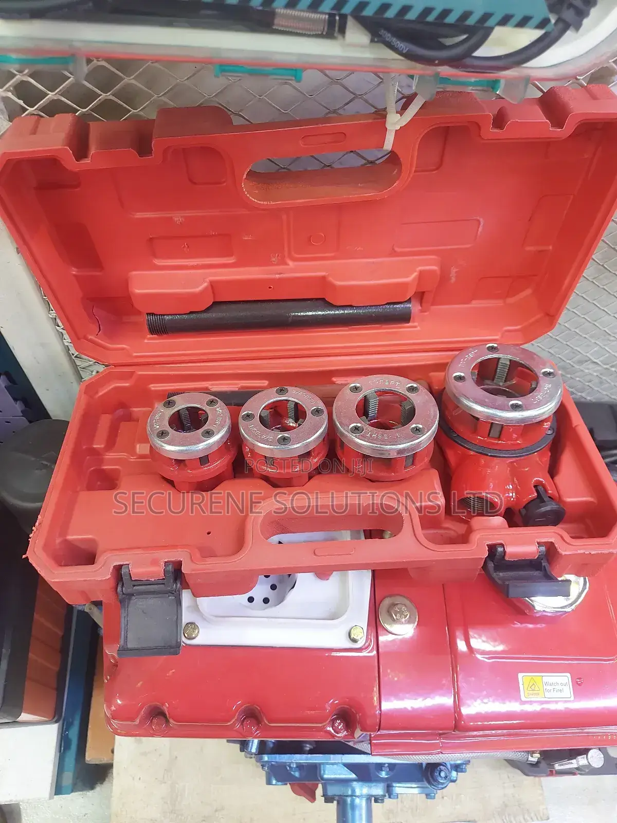 Pipe Threader Set, a Ratchet Die Stock / Tube Threader Set.