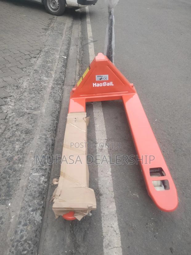 Hand Driven Pallet Truck 3000kg - main view