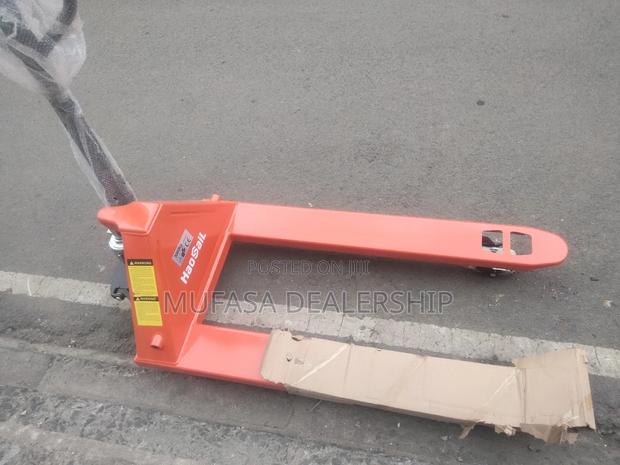 Hand Driven Pallet Truck 3000kg - thumbnail 3