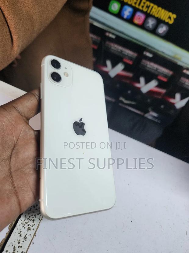 Apple iPhone 11 128 GB White - main view