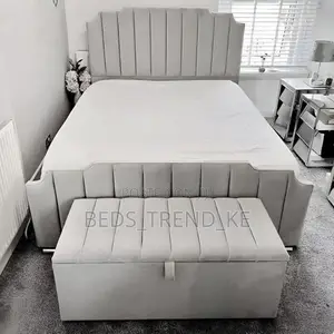 Elegant 5 by 6 Ft Modern Bed With an Ottoman