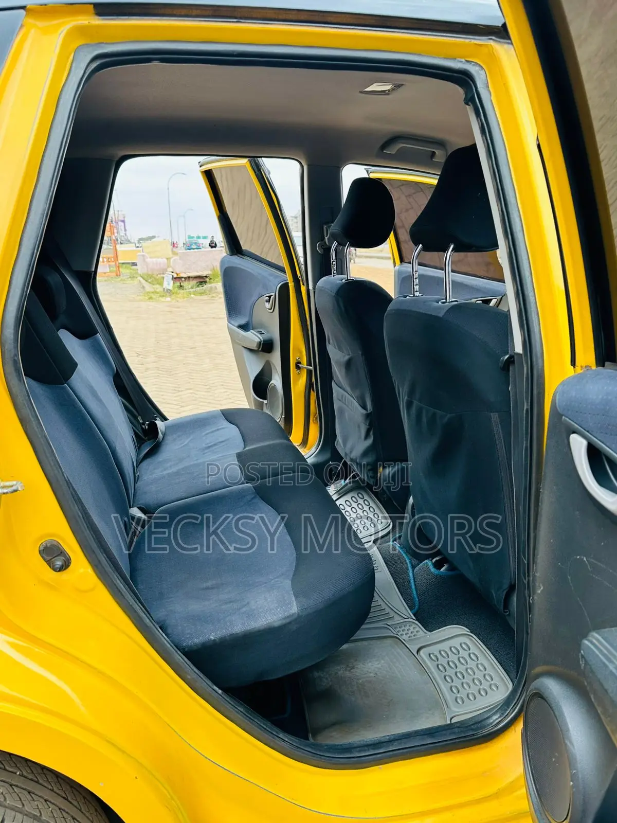 Honda Fit 2010 Yellow