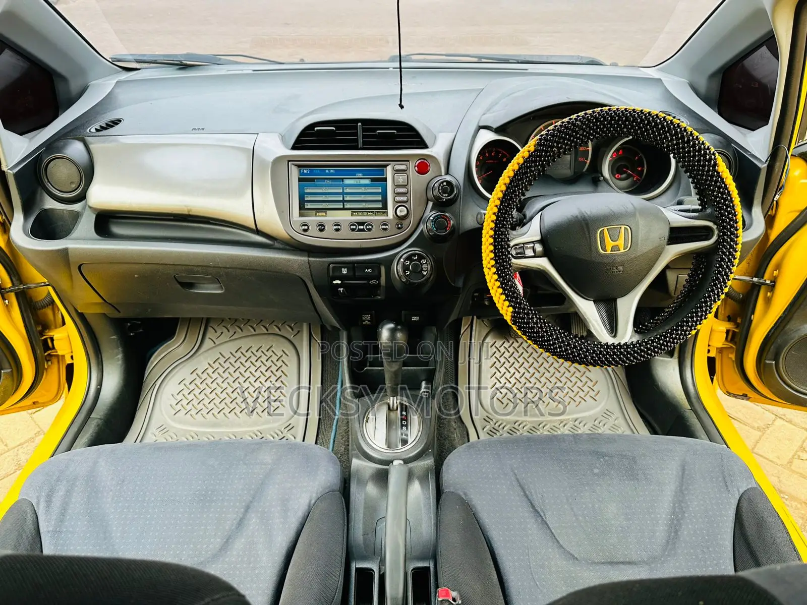 Honda Fit 2010 Yellow
