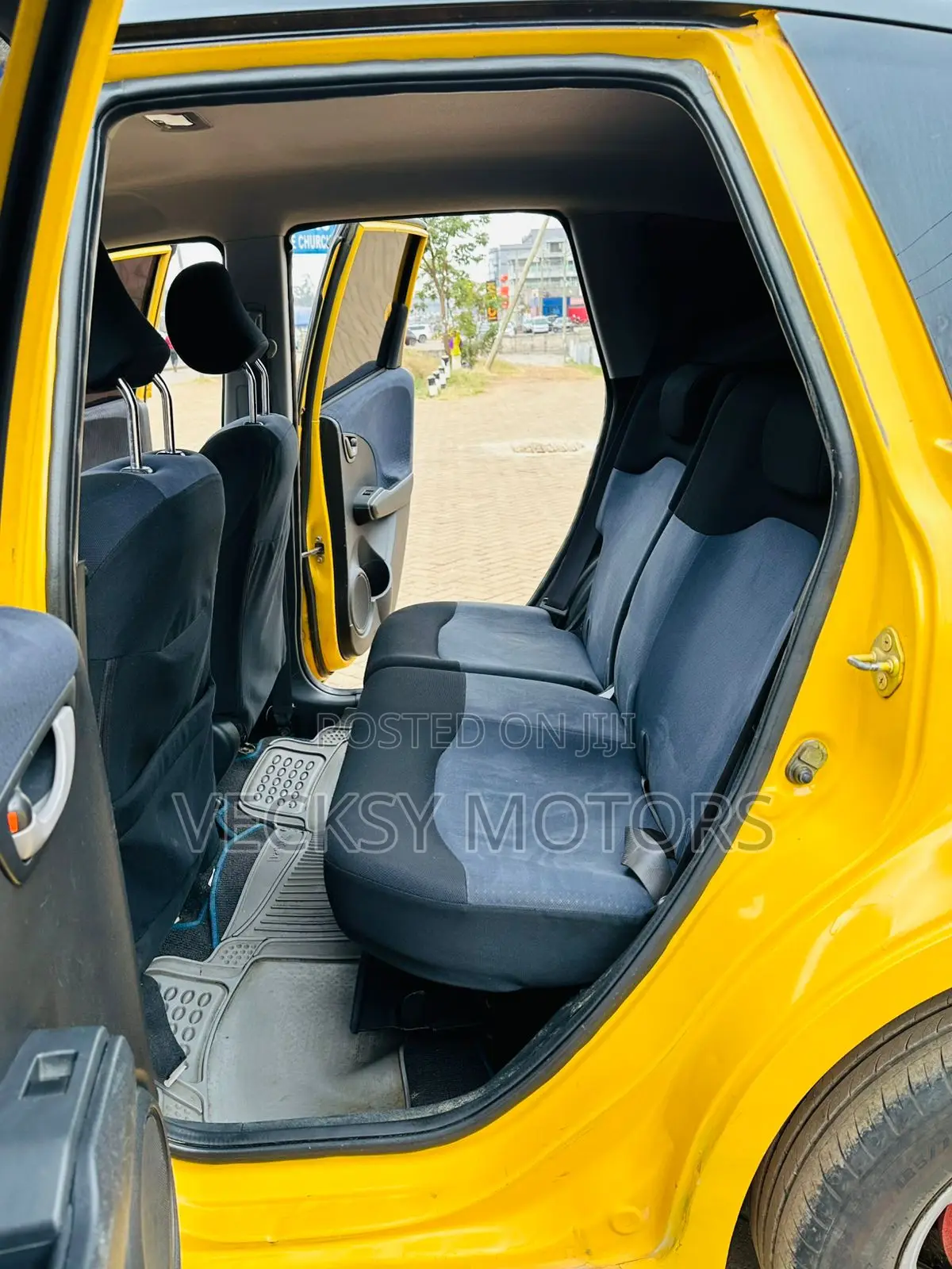 Honda Fit 2010 Yellow