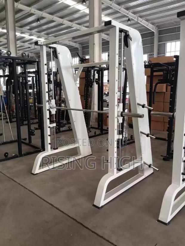 Professional Smith Machine – Safe, Controlled Lifting