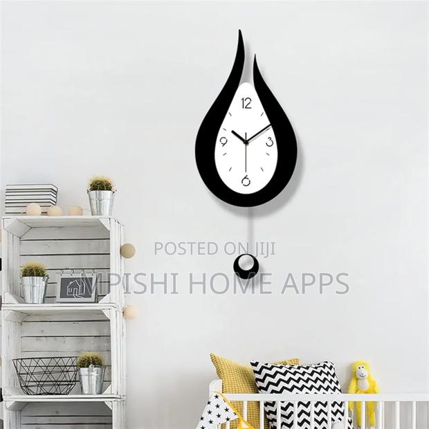 U-Shaped Wall Clock - thumbnail 3
