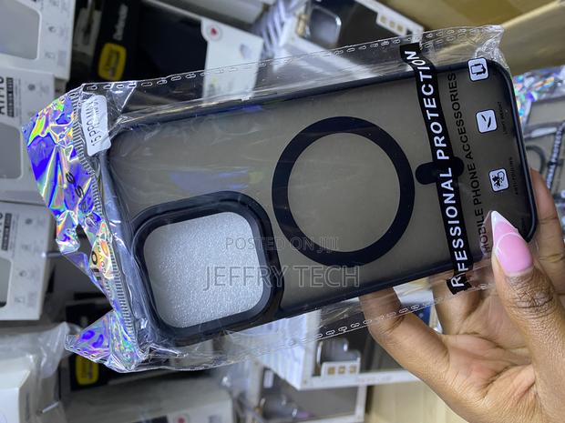 Torrass Magnetic Case for iPhone 15 Pro Max Transluscent - thumbnail 2