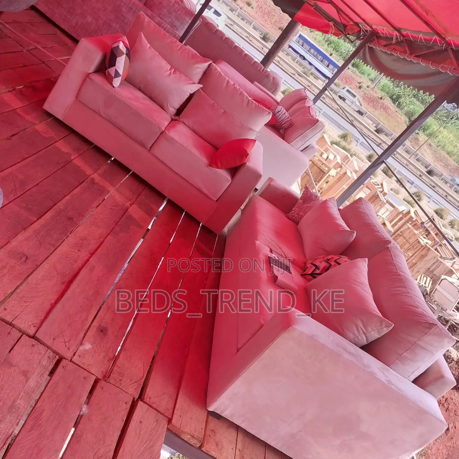 5 Seater Elegant Box Sofa Set 3,2 With Throw Pillows