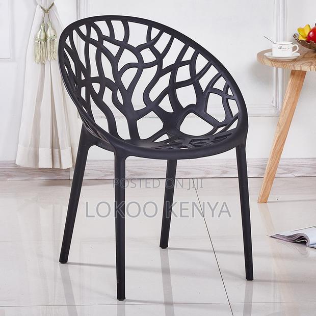 Dining Chairs : Round -Shaped Outdoor Plastic Chairs