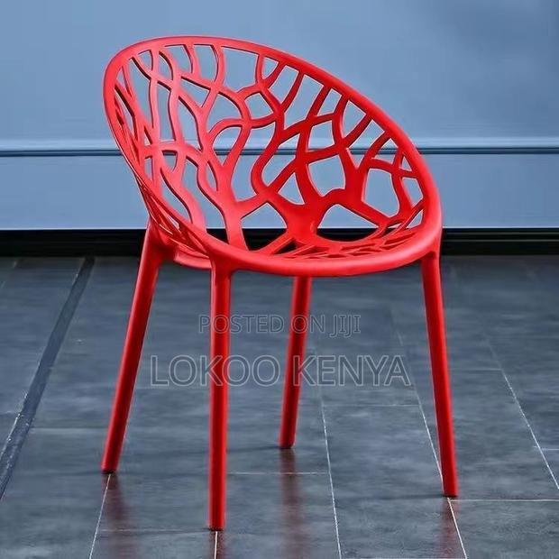 Dining Chairs : Round -Shaped Outdoor Plastic Chairs - thumbnail 2
