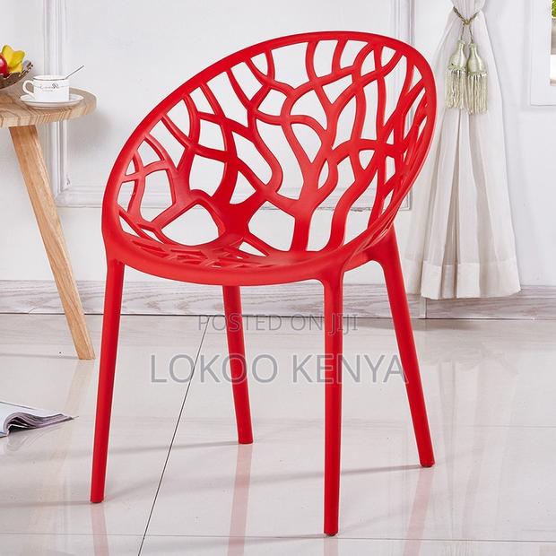 Dining Chairs : Round -Shaped Outdoor Plastic Chairs - thumbnail 4