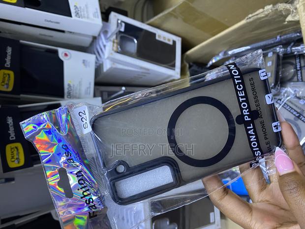 Raleavo Samsung Galaxy S22 Translucent Matte Magsafe Case - thumbnail 3