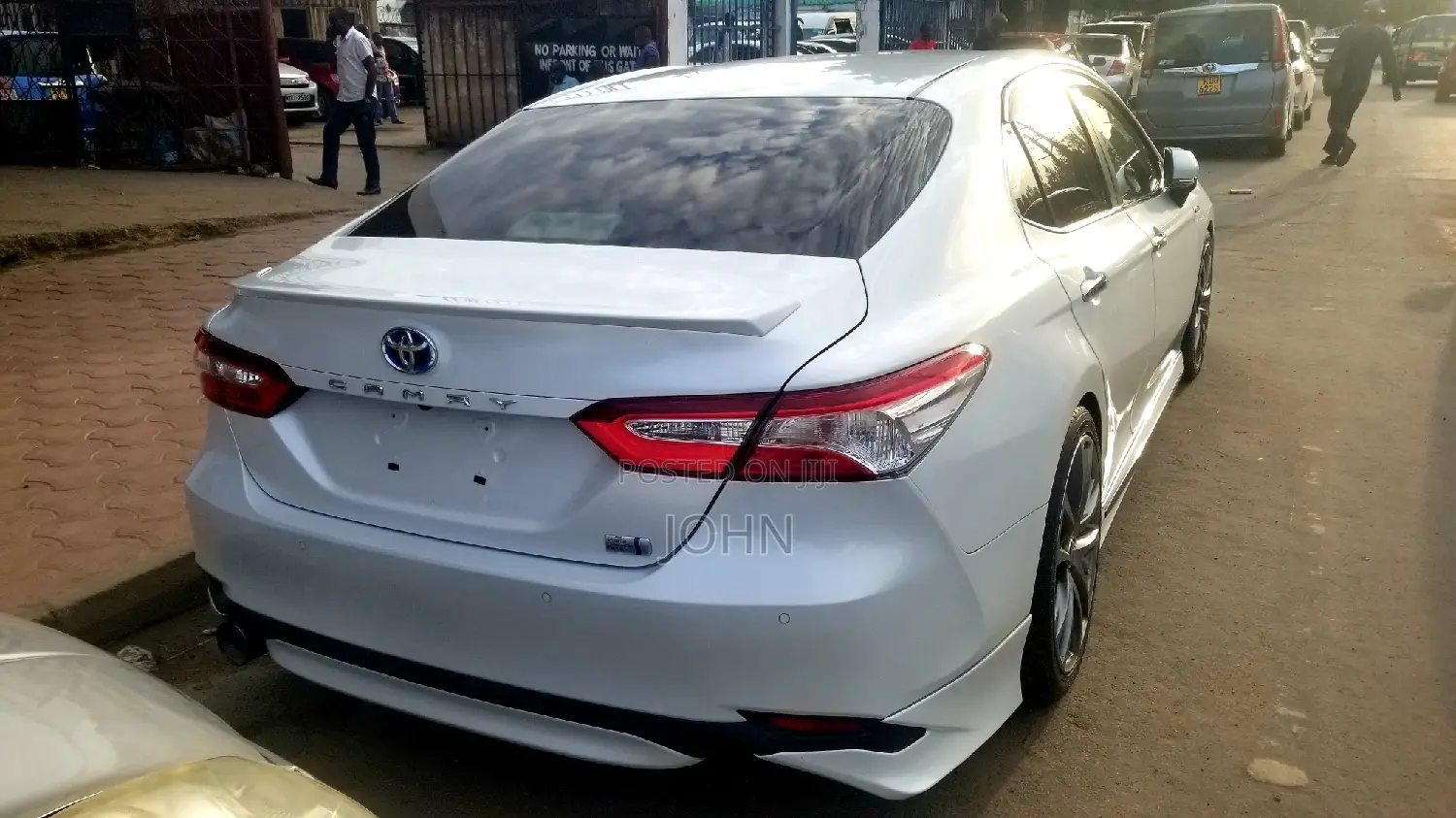 Toyota Camry 2018 White