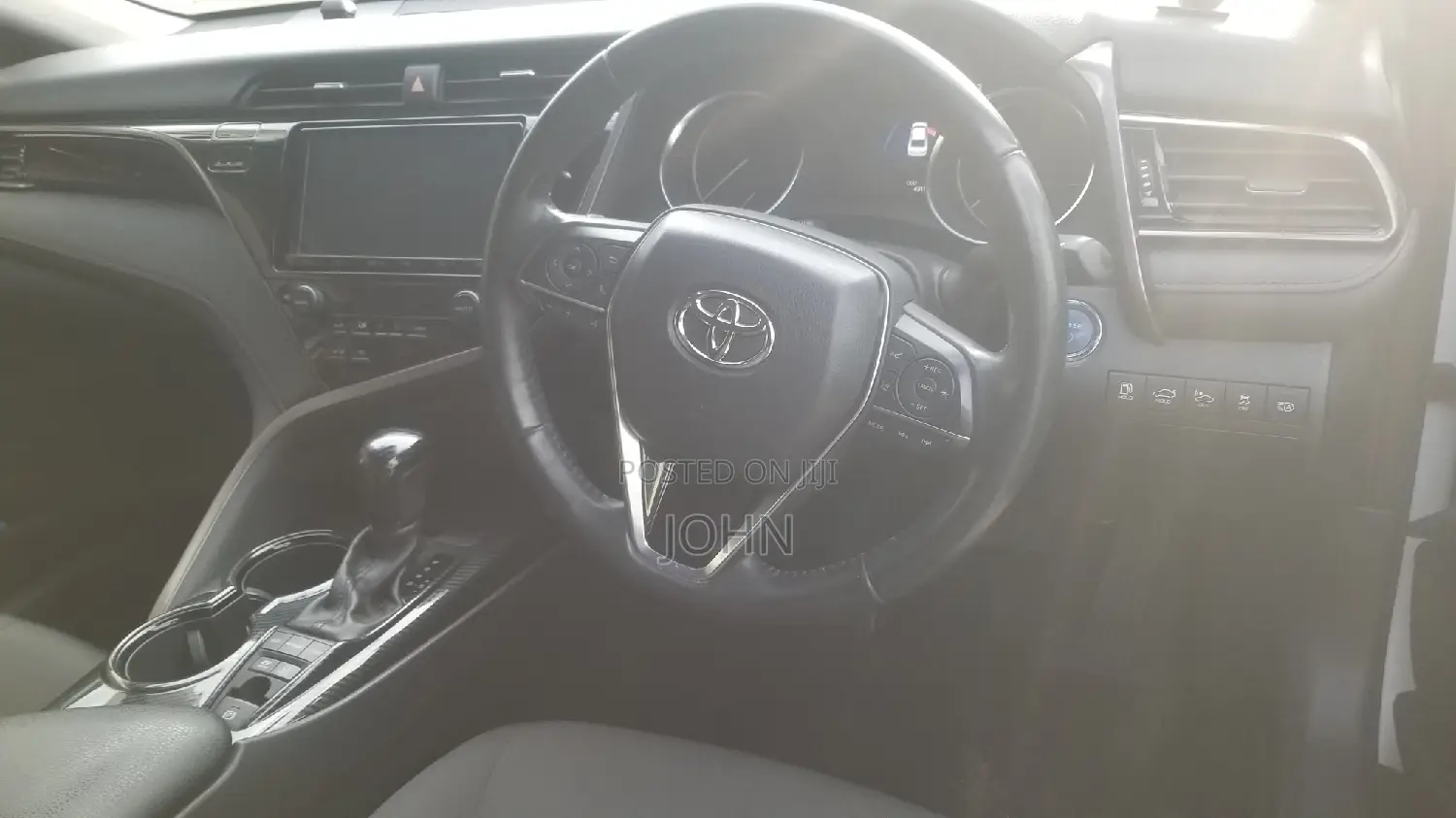 Toyota Camry 2018 White