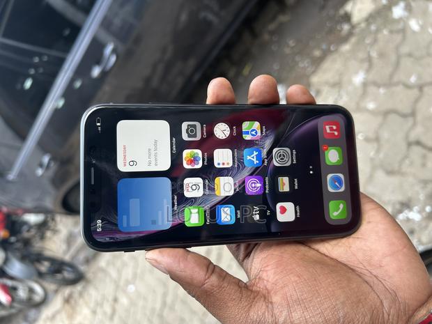 Apple XR 128 GB Black - thumbnail 2