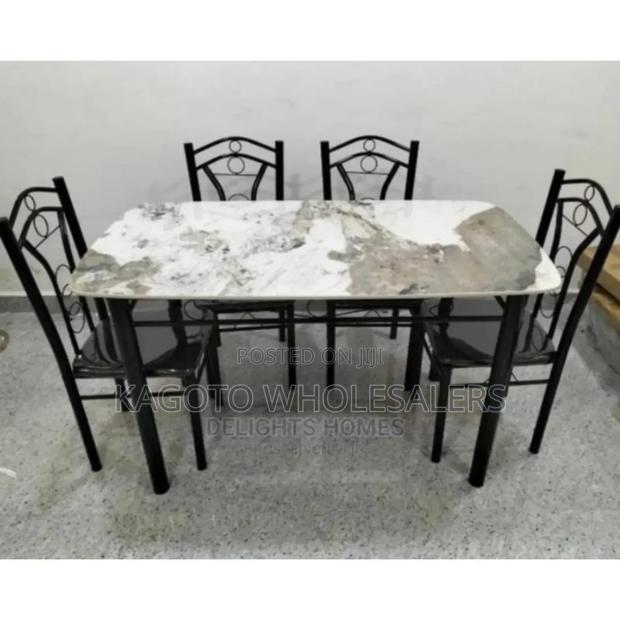 4sitter Dinnig Table