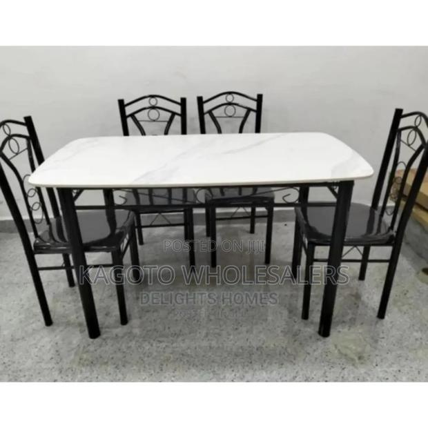 Colour White 4sitter Dinning Table