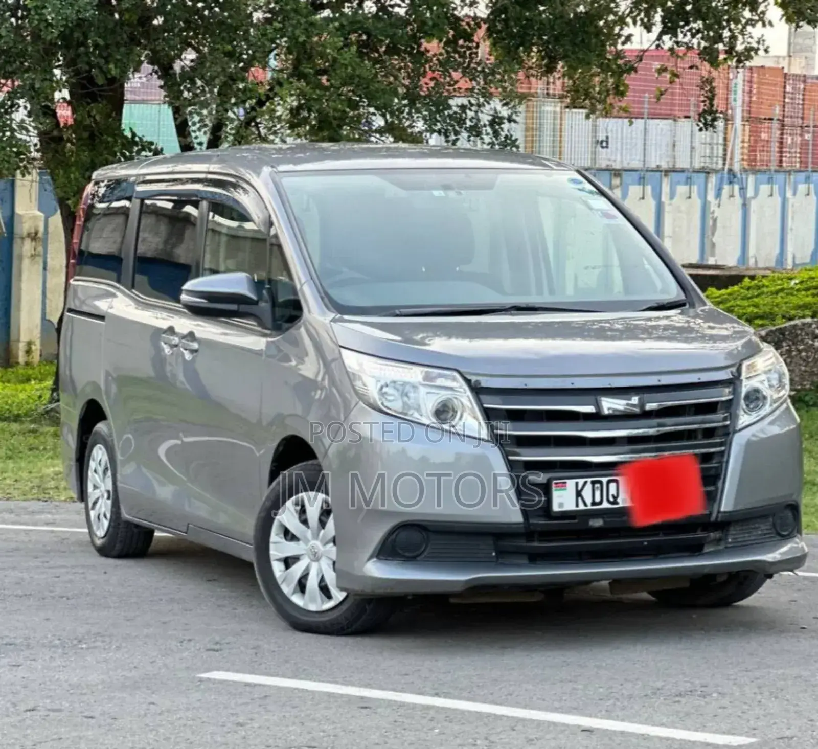 Toyota Noah 2016 Gray
