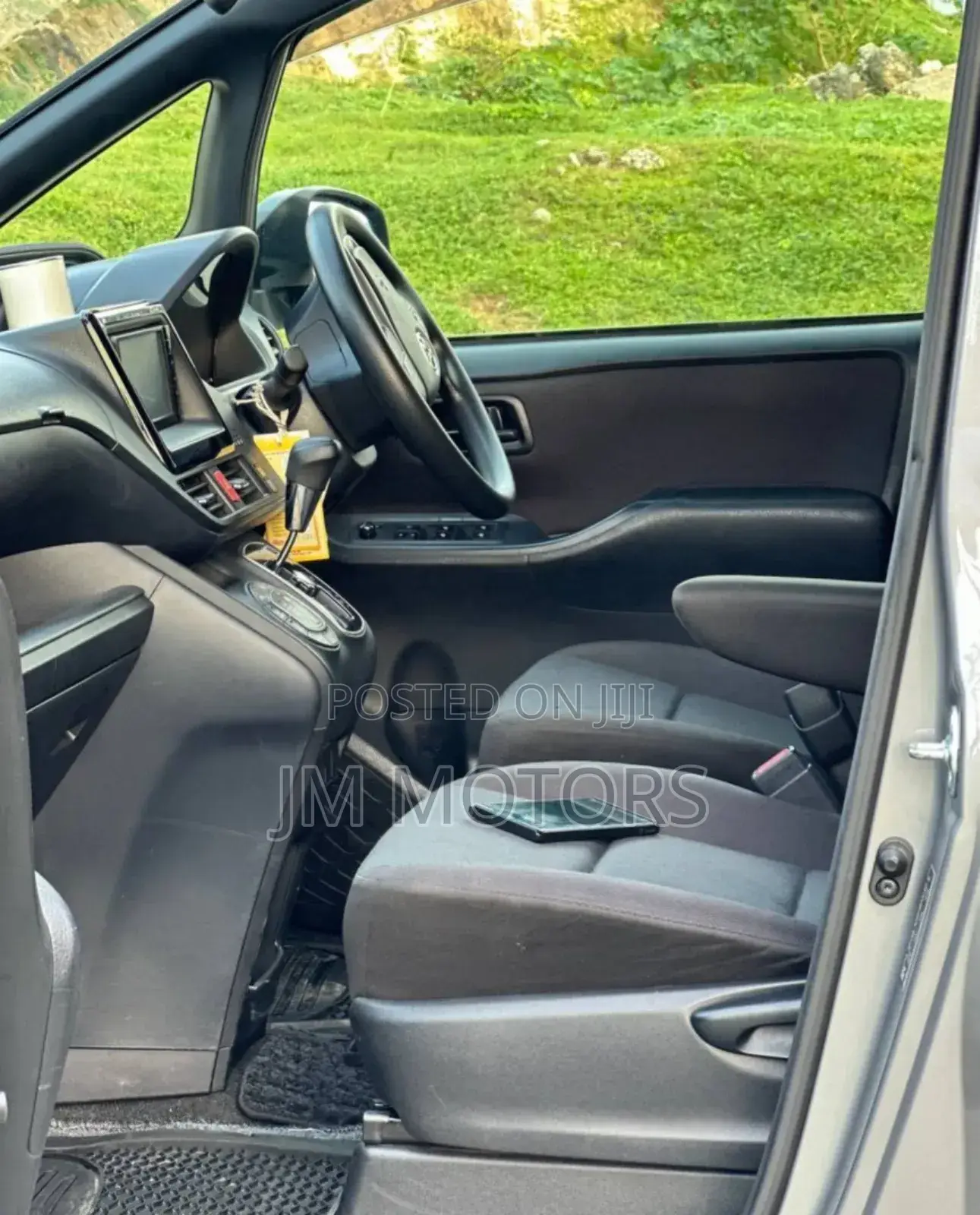 Toyota Noah 2016 Gray