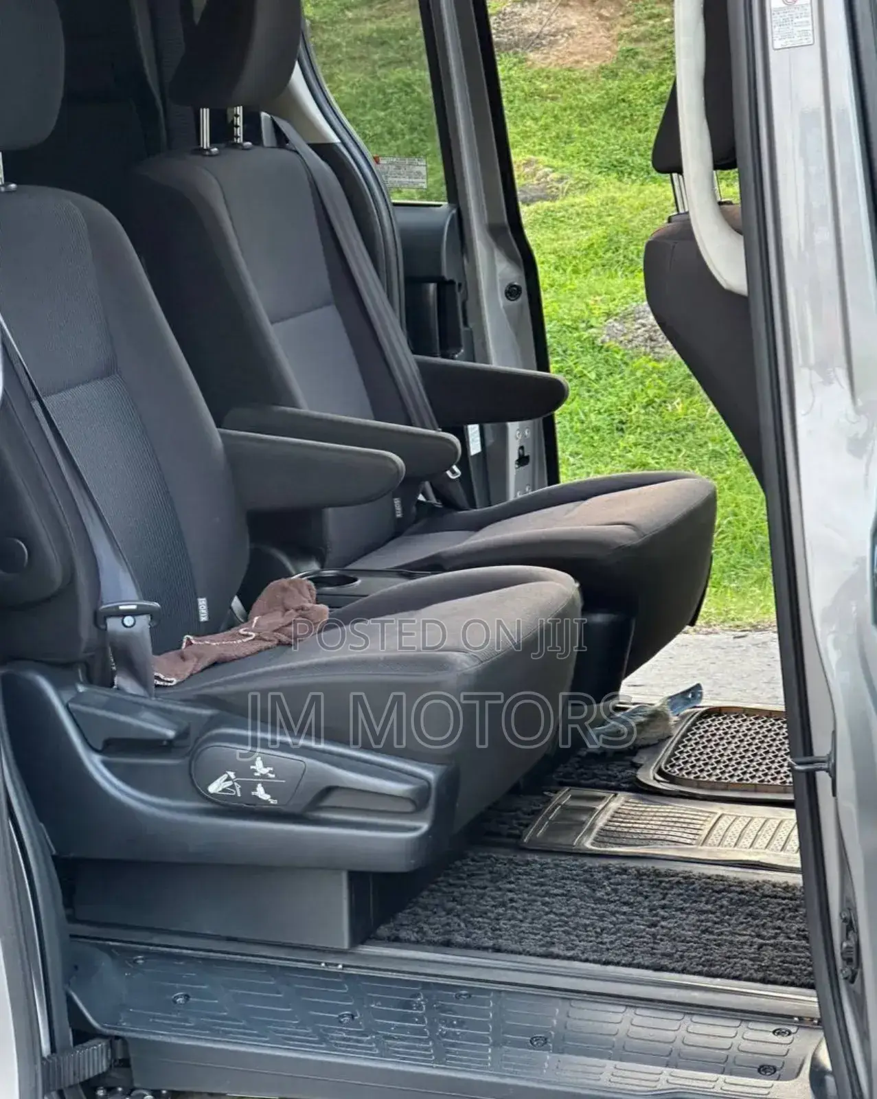 Toyota Noah 2016 Gray