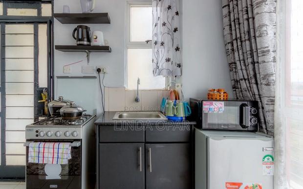 Classic Studio Airbnb Furnished Apartment - thumbnail 6