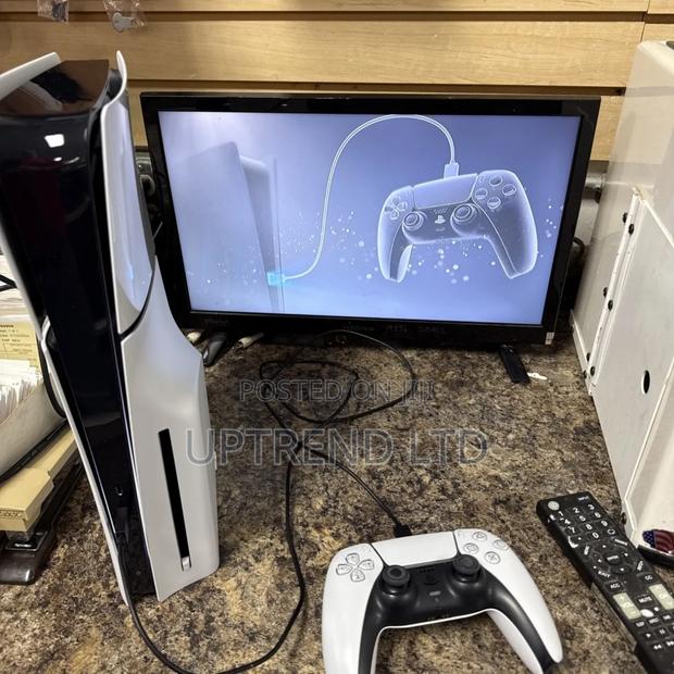 6 Months Used Ps5 /Ps5 Slim - thumbnail 3