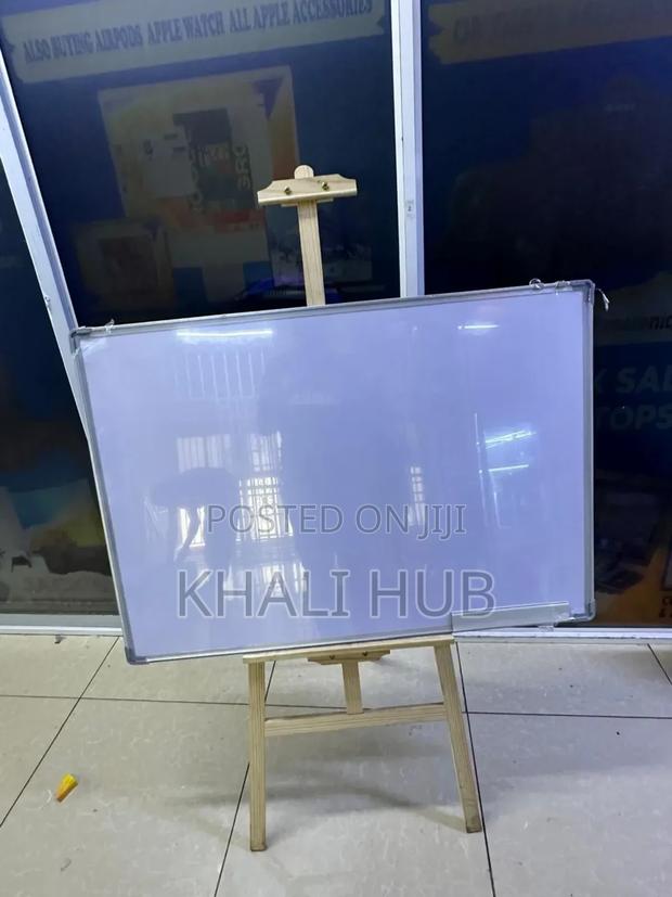 Whiteboard Whiteboard 1m by 0.7m - main view