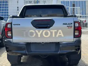 Toyota Hilux 2022 Gray