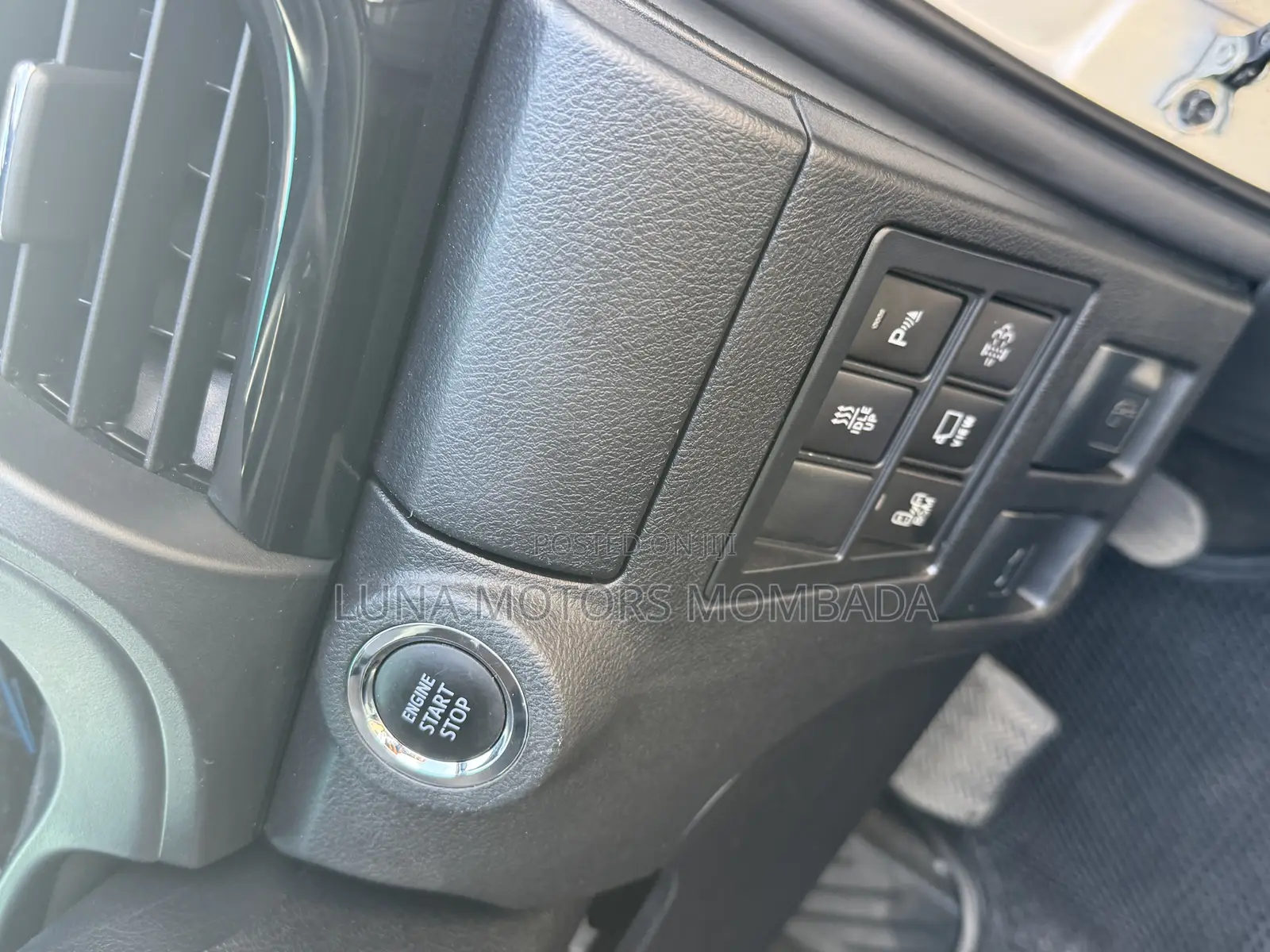 Toyota Hilux 2022 Gray