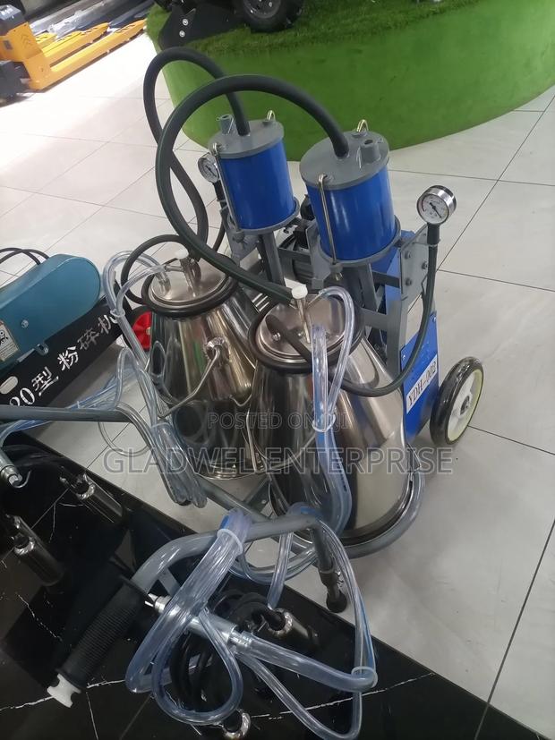 Milano Double Barrels Milking Machine - main view