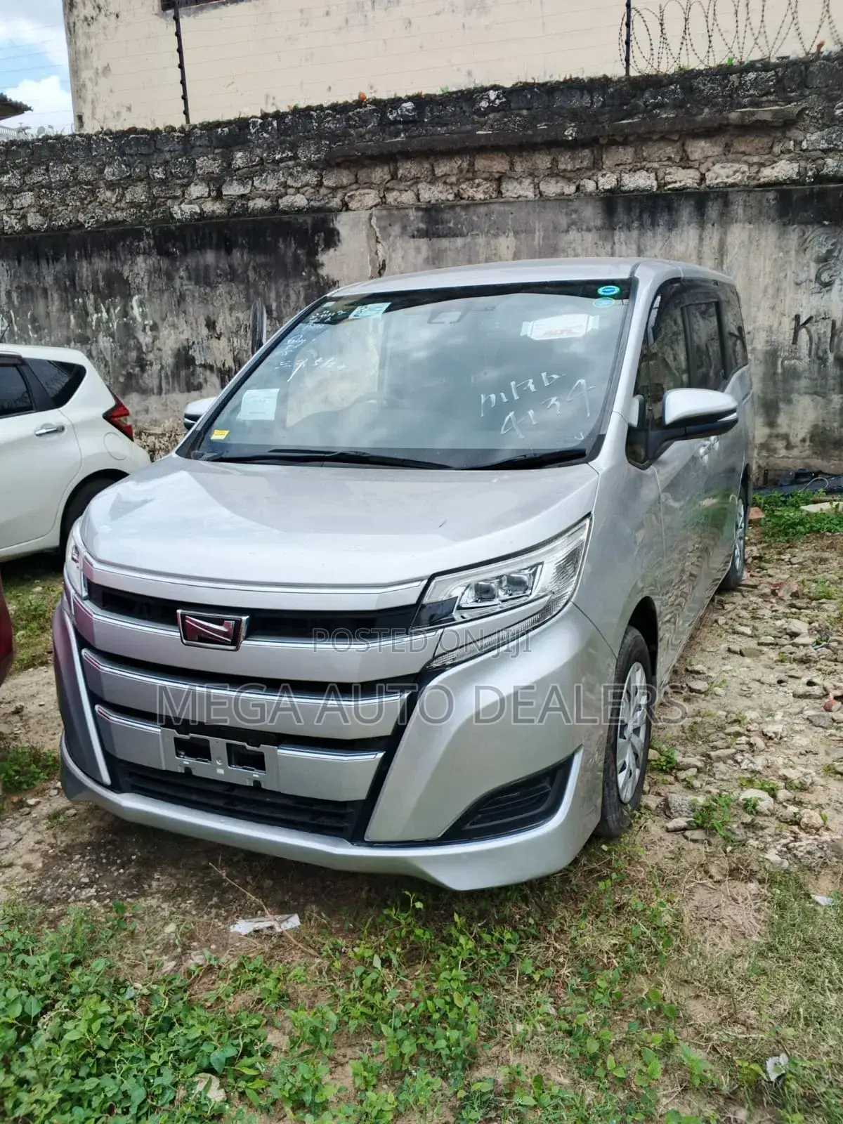 Toyota Noah 2019 Silver