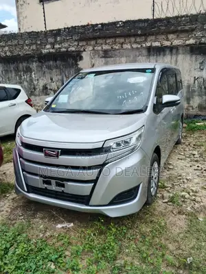 Toyota Noah 2019 Silver