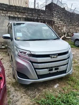 Toyota Noah 2019 Silver