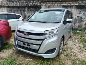 Toyota Noah 2019 Silver