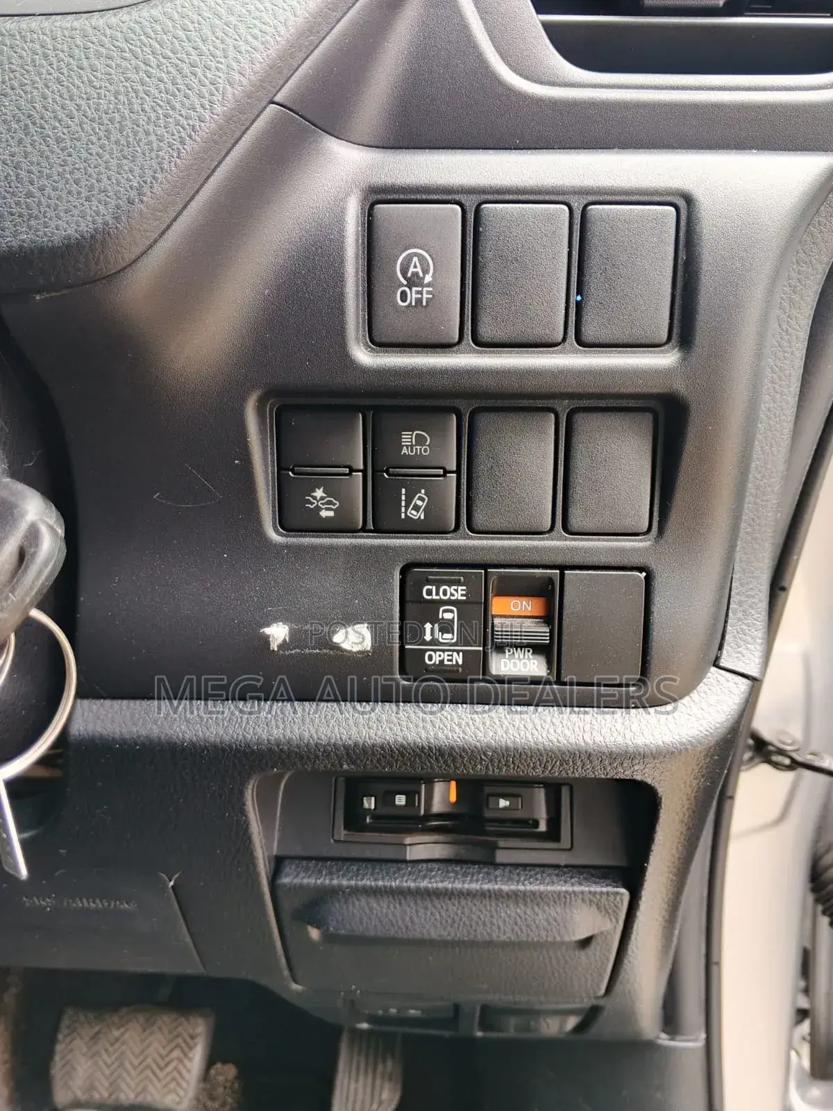 Toyota Noah 2019 Silver