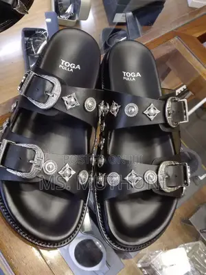 Toga Pulla Slides (Size 40-45)
