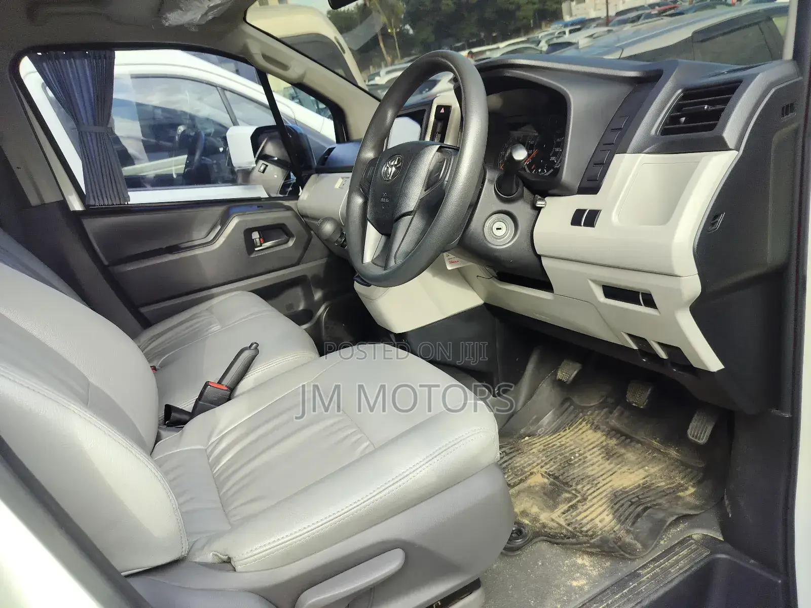 Toyota HiAce 2019 White