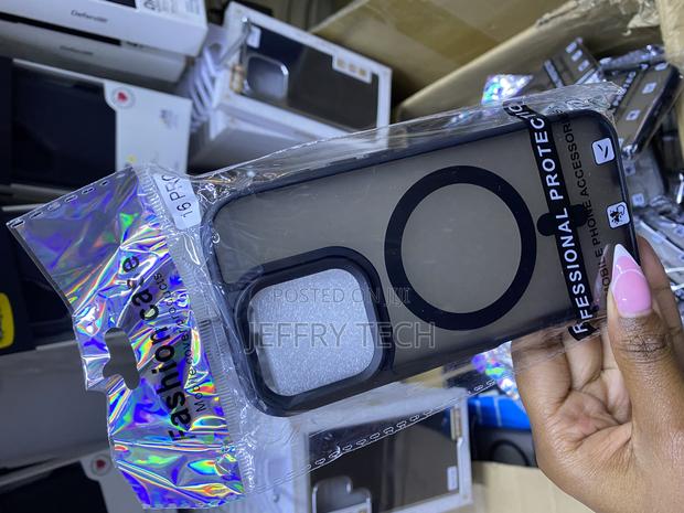 Pinlisheng Magnetic for iPhone 16 Pro Translucent Case - main view