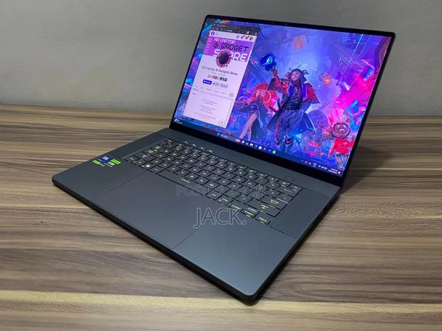 New Laptop Asus ROG Zephyrus G16 16GB Intel Core Ultra 9 SSD 1T