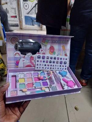 Kids Makeup Kit - thumbnail 2