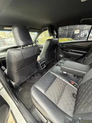 Toyota Harrier 2.0 2020 Pearl