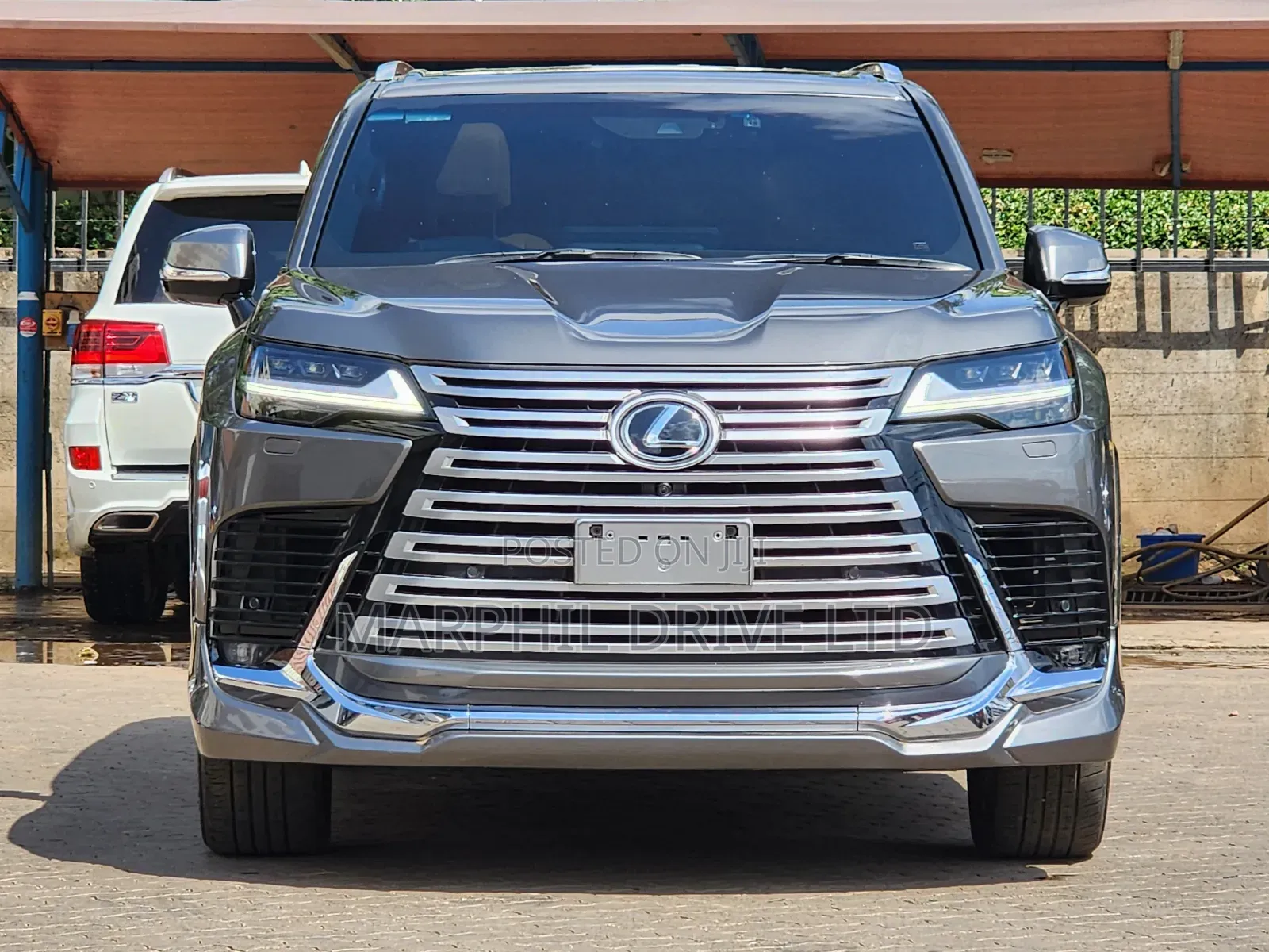 Lexus LX 2022 Silver