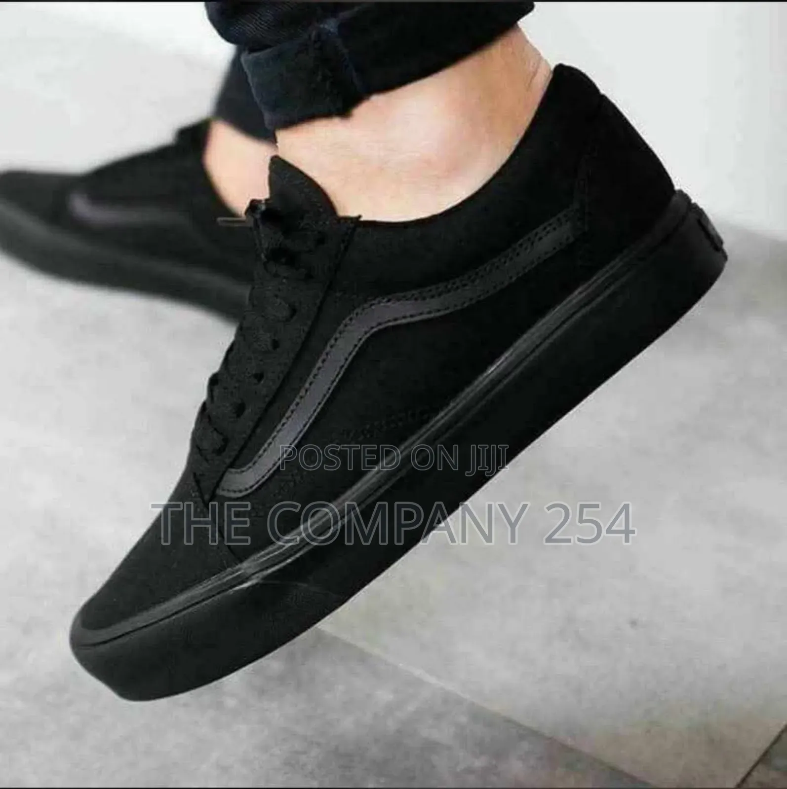 Vans Off the Walls Unisex Skater Vans_ Sizes: *39 to 45*