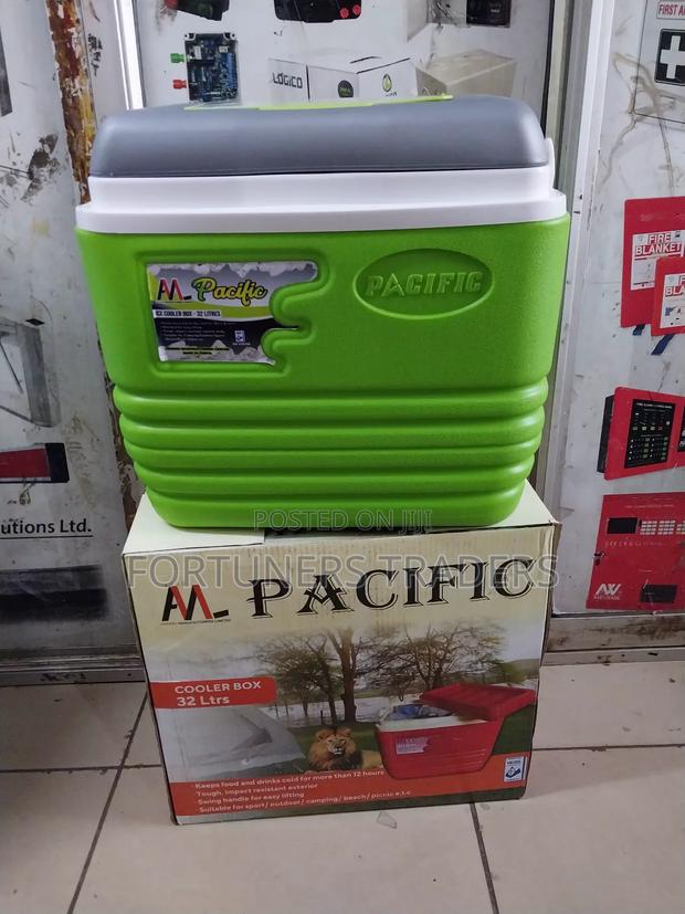 32ltrs Pacific Cooler Box - main view