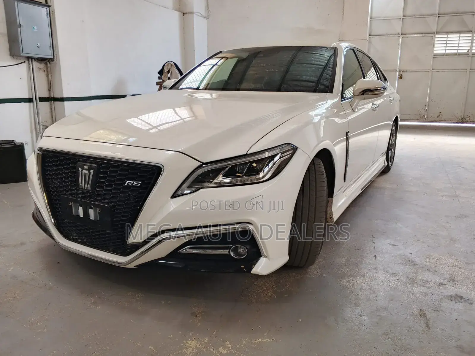 Toyota Crown 2018 White