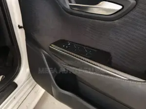 Toyota Crown 2018 White