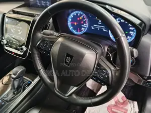 Toyota Crown 2018 White