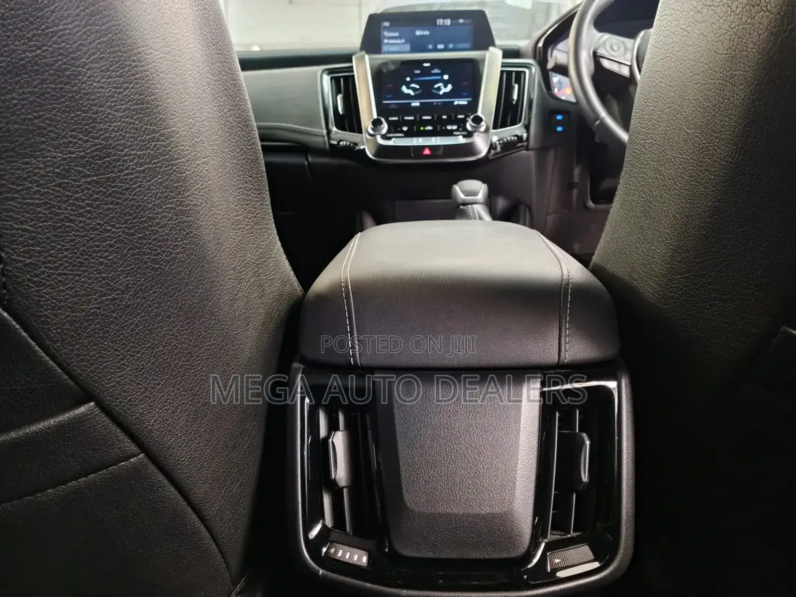 Toyota Crown 2018 White