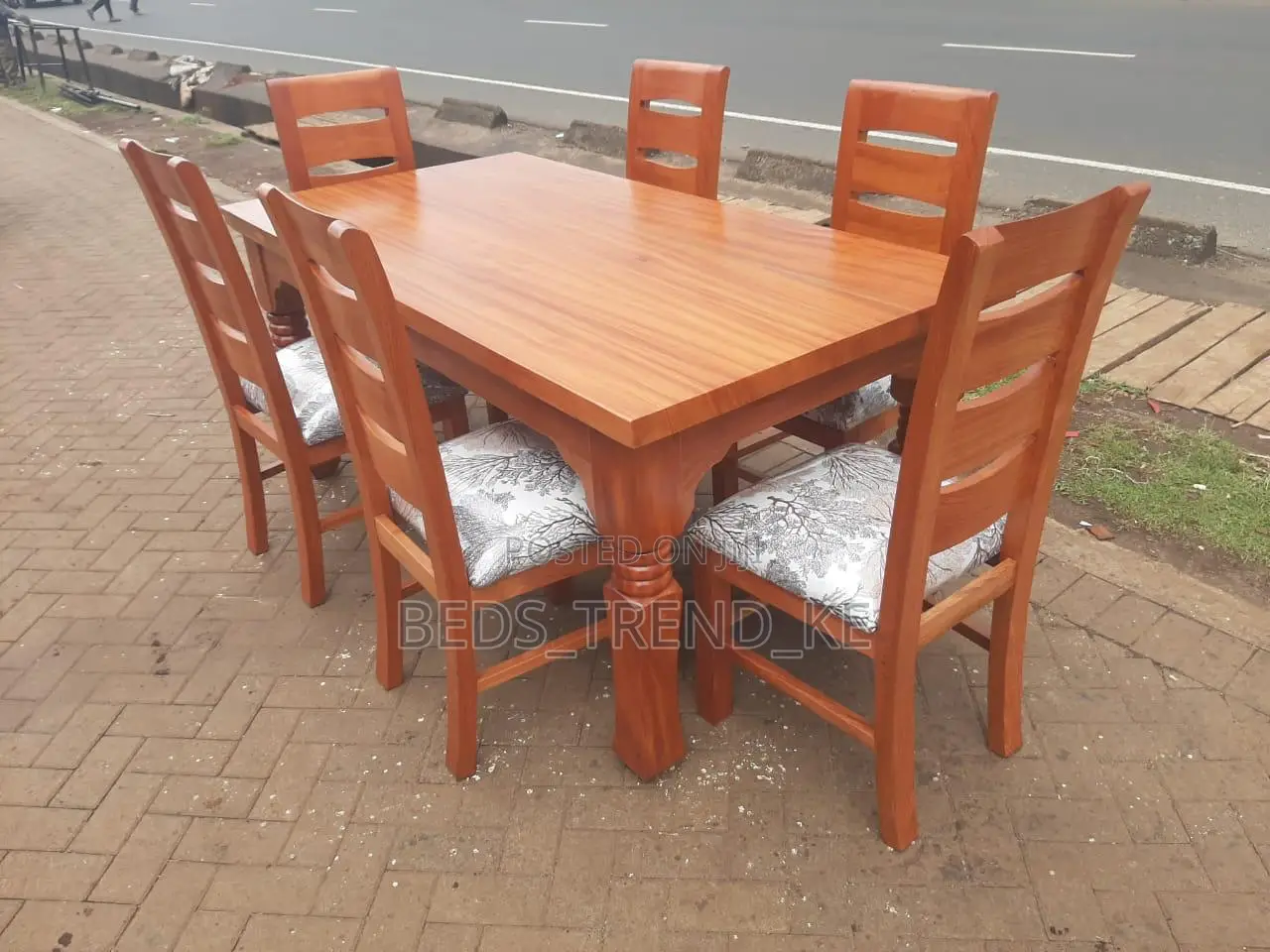 Elegant 6 Seater Dining Seat
