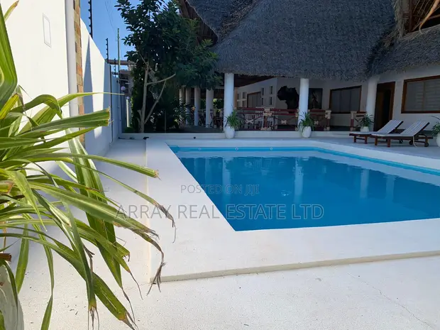Furnished 3bdrm Maisonette in Town Centre for sale